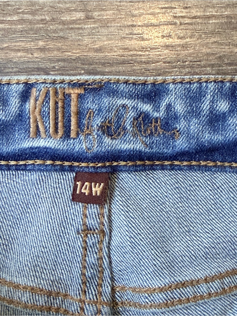 KUT from the Kloth Katy Boyfriend Denim Shorts in a light wash size 14W - Picture 9 of 16
